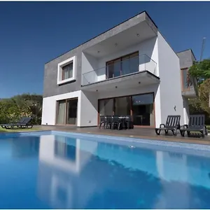  Villa Victoria With Private Heated Pool